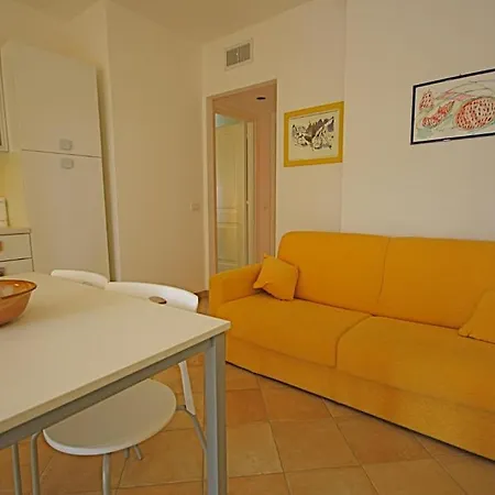 Myrsine Apartment *